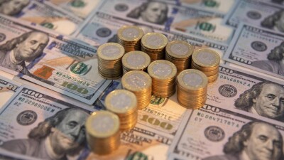 Доллар продолжает дешеветь к тенге на бирже и в обменниках