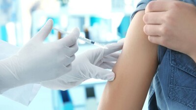 Школьникам вкололи живую вакцину вместо Манту в Актобе: врач и медсестра клиники уволились