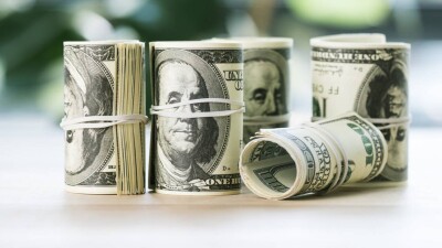 Как изменился курс доллара на бирже и в обменниках Казахстана перед выходными