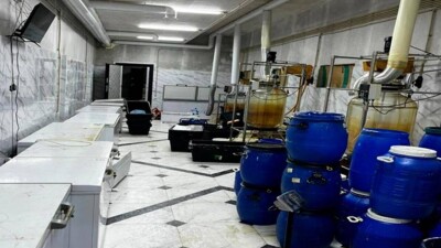 Сотрудники КНБ изъяли рекордную партию синтетических наркотиков из лаборатории в Туркестанской области