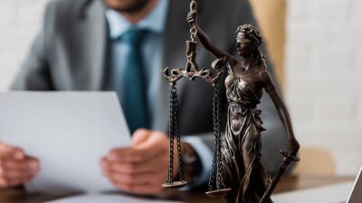 Судью Костанайского областного суда задержали с поличным при получении крупной взятки