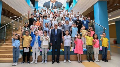 Токаев посетил детский центр инновационного творчества и пообщался со школьниками в Алматы