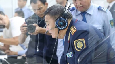 Проверка системы безопасности: глава МВД связался с одной из школ Шымкента через тревожную кнопку