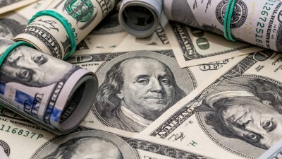 Курс доллара немного снизился к тенге на бирже 3 октября