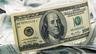 Курс доллара упал на 5 тенге перед выходными