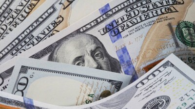 Сколько стоит доллар на бирже по итогам последних торгов августа