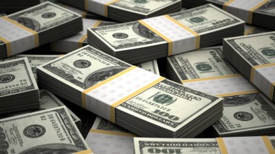 Курс доллара снизился на 2 тенге перед выходными