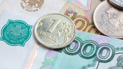 По какому курсу меняют рубли на тенге в обменниках Казахстана