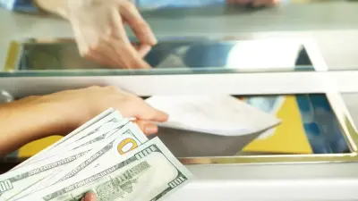 Курс доллара снизился к тенге на бирже 25 сентября