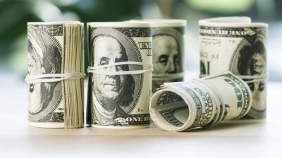 Тенге продолжает укрепляться к доллару на бирже