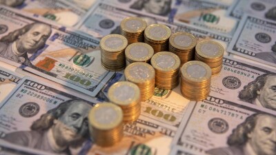 Курс доллара снизился к тенге по итогам торгов на бирже 18 сентября