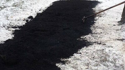 "От безысходности". В управлении строительства объяснили, почему в Талгаре укладывали асфальт в снег