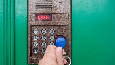 Домофон не работает, а счета идут: почему казахстанцы должны платить ни за что