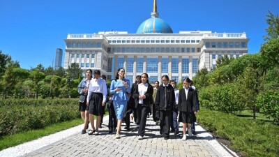 Почувствовать, как живёт президент: школьники пришли на экскурсию в Акорду