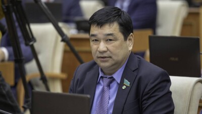 Мажилисмена Абильдаева лишат депутатского мандата из-за высказываний о военном конфликте в Украине