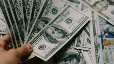 Курс доллара упал ниже 440 тенге на бирже 29 сентября