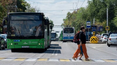 "Реальный тариф – 400 тенге". Автобусные парки Алматы заявили об убытках, хотя цену проезда повысили год назад