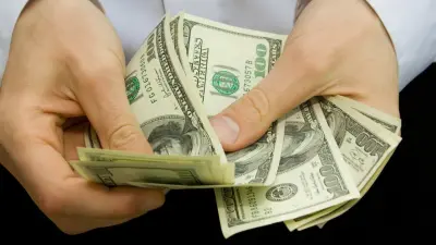 Курс доллара вырос почти на 6 тенге на бирже 13 марта