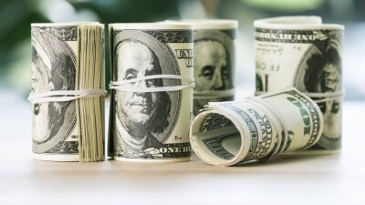 Доллар подешевел к тенге на бирже