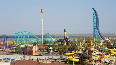 Первый в Казахстане тематический парк Tetysblu с уникальными аттракционами открыли в Актау