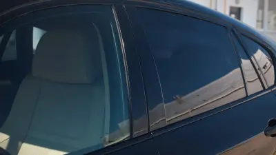 "За деньги можно нарушать закон". Предложение о платной тонировке передних стёкол авто вызвало споры в Казахстане