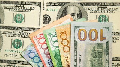 Курс доллара упал почти на 3 тенге на биржевых торгах 5 марта