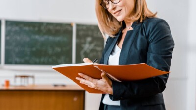 Больше 1400 учителей приняли на работу в школах без конкурса