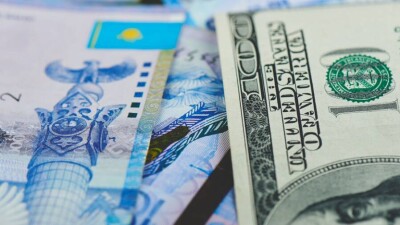 Официальный курс доллара в Казахстане почти не изменился. Валюта есть не во всех обменниках