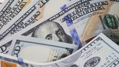 Курс доллара снизился к тенге на бирже 4 октября