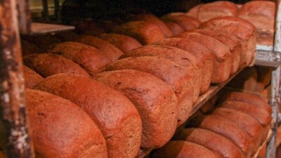 93 тысячи тенге за мешок: из-за дороговизны пшеничной муки в Туркменистане пекут хлеб из других злаков
