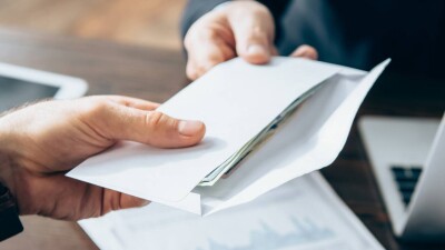 Адвокат: Бишимбаевы передали вымогательнице муляж денег, дачи взятки не было