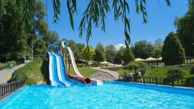 Заторы, нет воды и туалетов: какие проблемы на курортах Казахстана до сих пор не решили