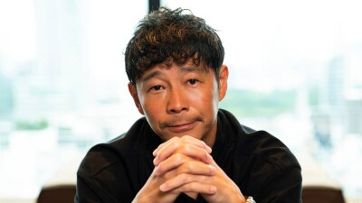 Японский миллиардер, который собирался полететь на Луну на корабле SpaceX, отказался от этого проекта