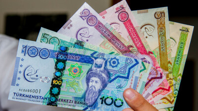 Президент Туркменистана подарит женщинам и девочкам к 8 Марта по 60 манатов. Это около 7 150 тенге