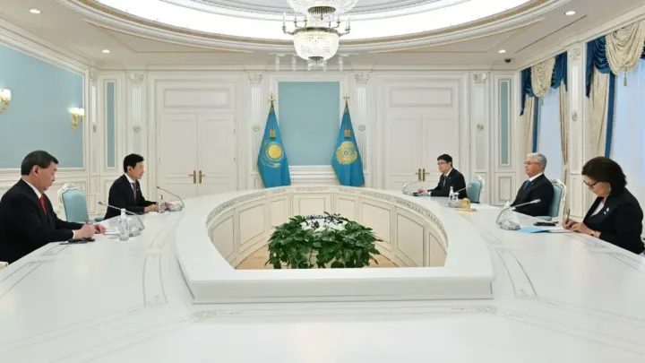 Токаев провёл встречу с председателем Японской парламентской лиги дружбы с Казахстаном 