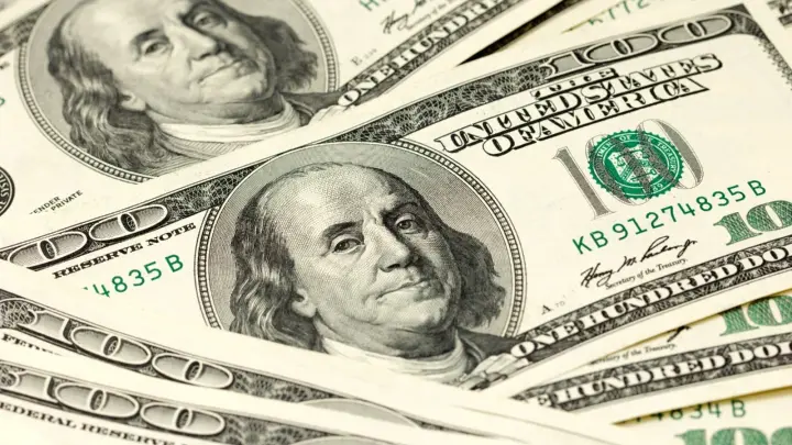Курс доллара вырос к тенге на бирже 9 сентября