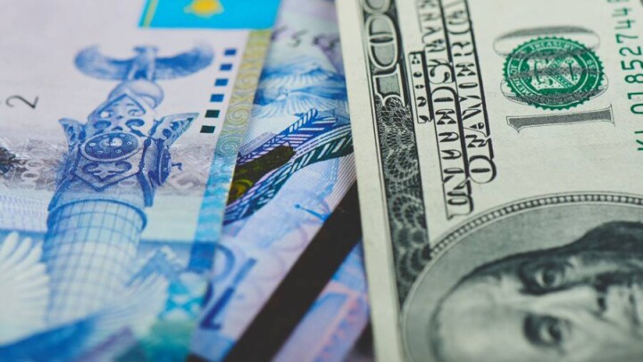 Доллар подешевел на бирже ещё почти на 2 тенге