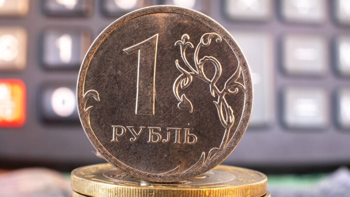 Рубль падал к тенге всю неделю. Нацбанк установил официальный курс росвалюты на 11-13 февраля
