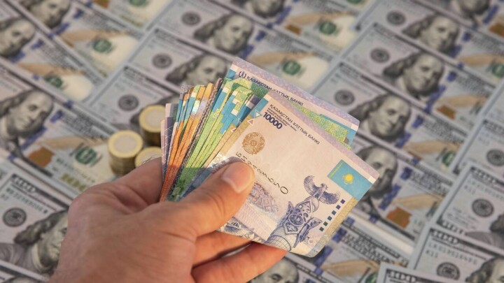 Курс доллара вырос на бирже и в обменниках 13 мая