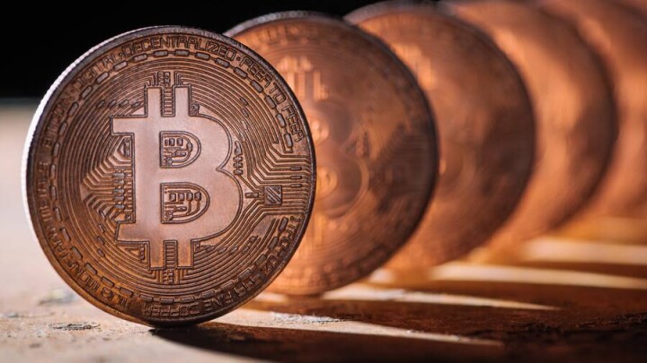 Цена биткоина упала ниже отметки в 30 000 долларов впервые с июля 2021 года