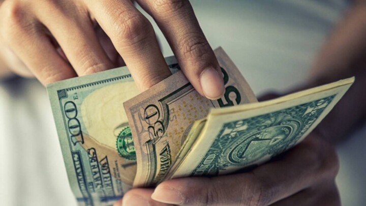 Курс доллара на бирже приблизился к отметке 460 тенге