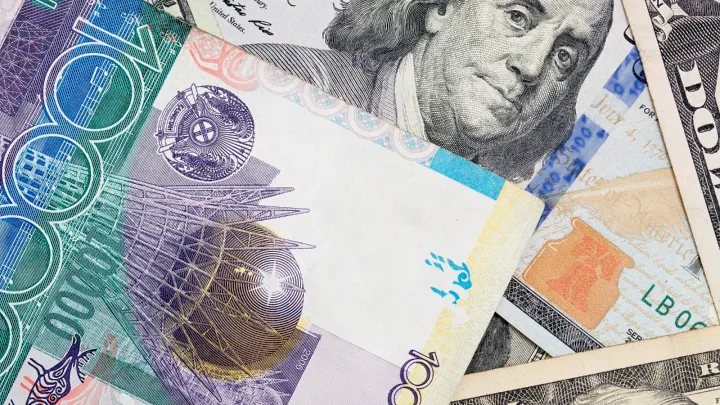 Курс доллара вырос почти на три тенге на бирже 14 апреля