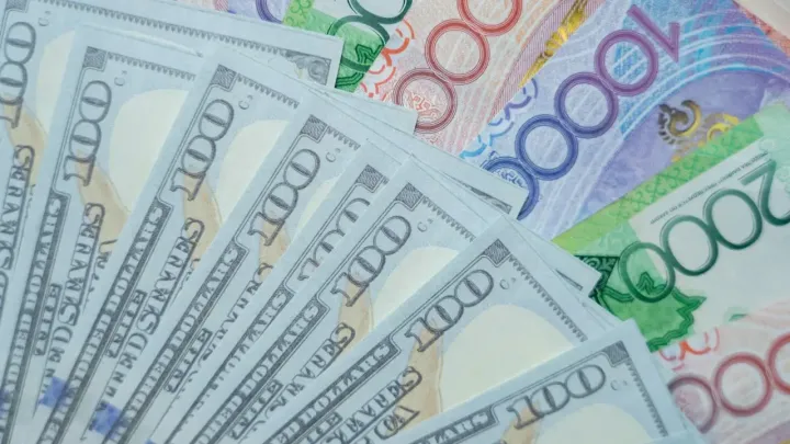 Курс доллара вырос к тенге на бирже 15 октября