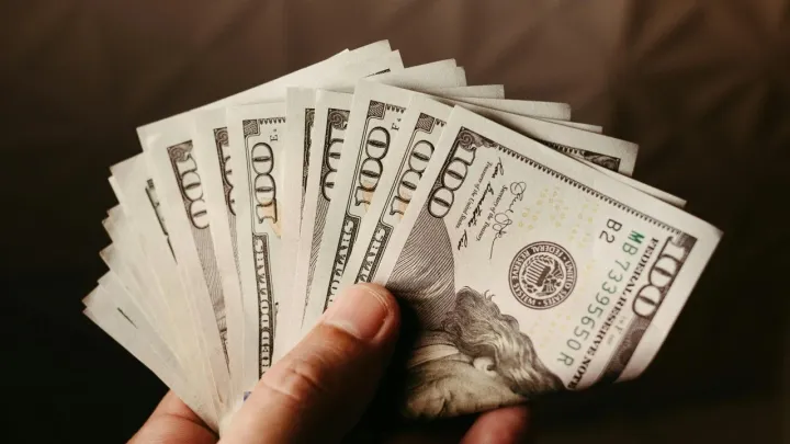 Курс доллара вырос к тенге на бирже 15 июня