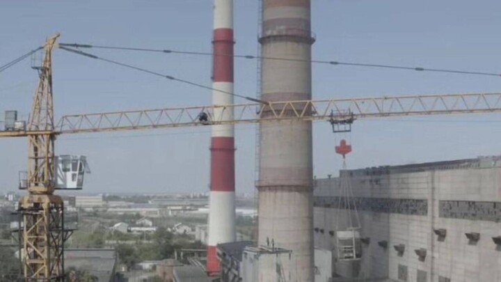 На Петропавловской ТЭЦ-2 демонтируют часть строящейся новой дымовой трубы – она отклонилась от оси