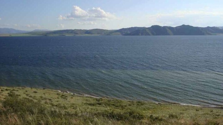 На Бухтарминском водохранилище при шторме затонул пассажирский катер