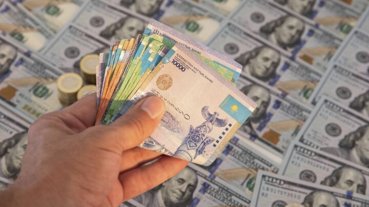 Биржевой курс доллара снизился ещё на 2 тенге