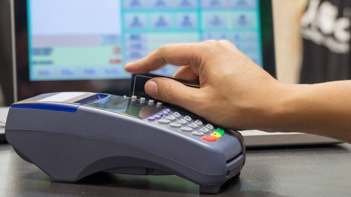 "Светофор", "Детский мир", где установлены POS-терминалы Сбербанка, не принимают оплату картами других банков