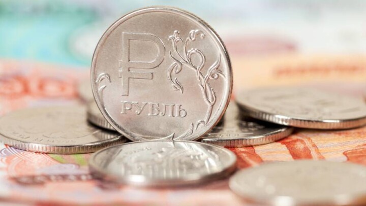 Курс рубля вырос к тенге на бирже