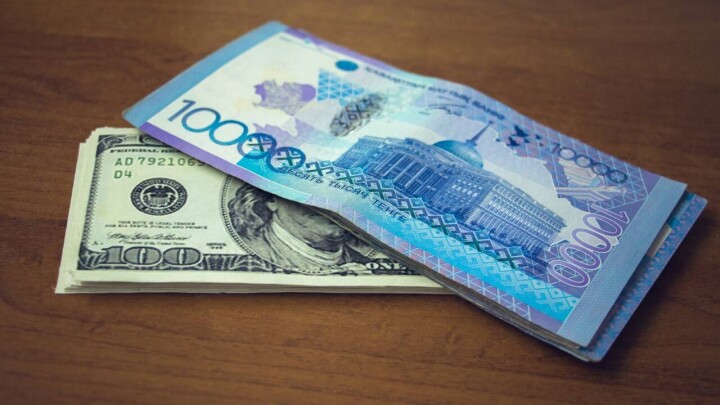 Как изменился курс доллара на бирже перед выходными